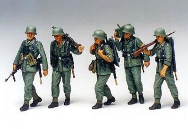 1:35 Machine Gun Crew On Maneuver