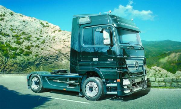 1:24 Mercedes Benz Actros Black Edition